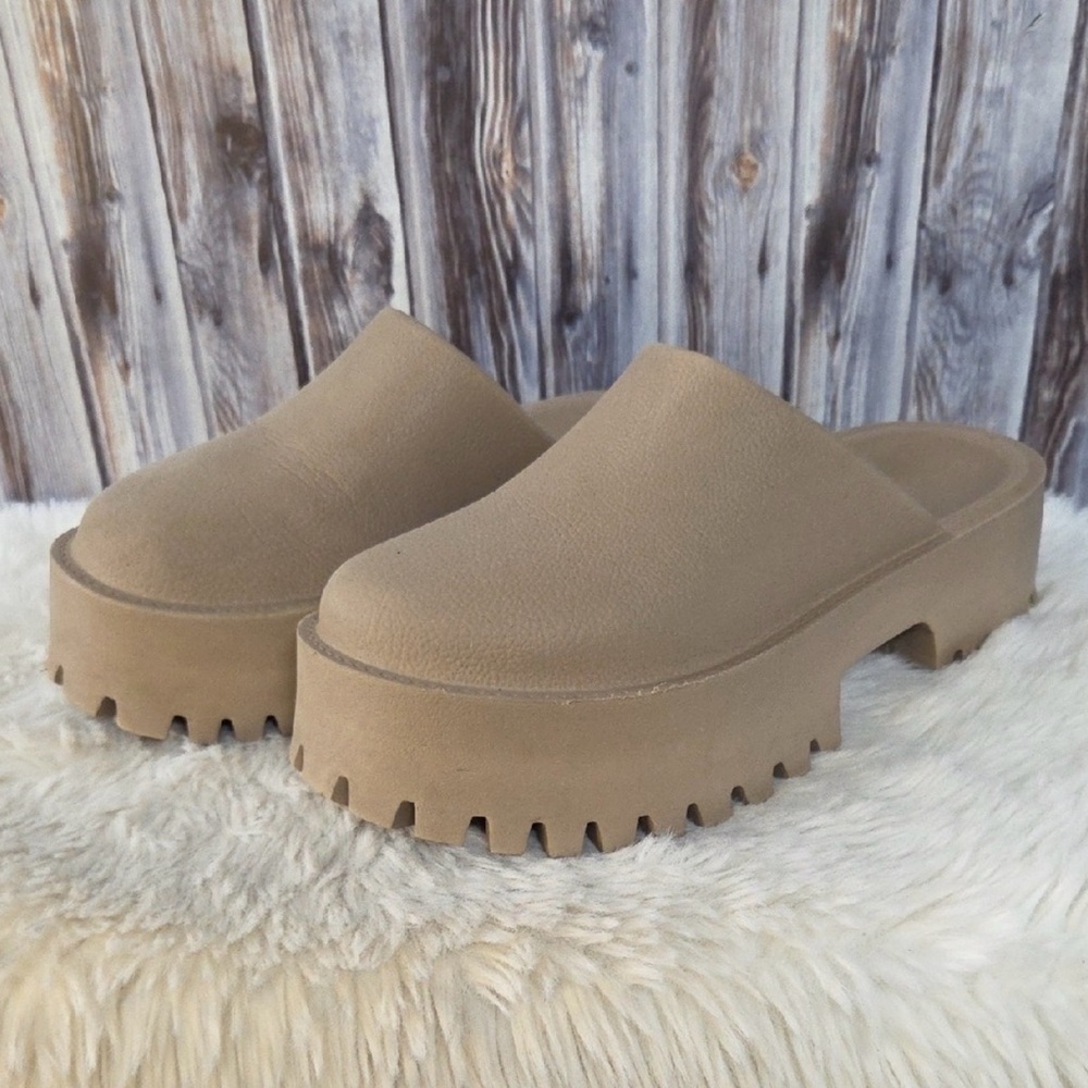 Jeffrey Campbell Beige Platform Mules Size 7